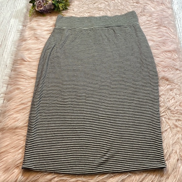 Athleta Encinitas Black White Stripe Ribbed Stretch Midi Skirt sz S - Picture 2 of 8